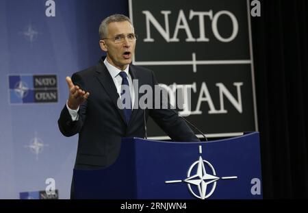 (170216) -- BRUXELLES, le 16 février 2017 -- le secrétaire général de l'OTAN, Jens Stoltenberg, prononce une conférence de presse à l'issue d'une réunion de deux jours des ministres de la Défense des pays de l'OTAN à son siège à Bruxelles, en Belgique, le 16 février 2017.) (Zjy) BELGIQUE-BRUXELLES-OTAN-RÉUNION DES MINISTRES DE LA DÉFENSE YexPingfan PUBLICATIONxNOTxINxCHN 170216 Bruxelles février 16 2017 le secrétaire général de l'OTAN, Jens Stoltenberg, prononce une conférence de presse après une réunion de deux jours des ministres de la Défense de l'OTAN à Bruxelles Belgique février 16 2017 zjy Belgique Bruxelles Réunion des ministres de la Défense de l'OTAN YexPingfan PUBLICATIONxNOTxNOTxINxCHN Banque D'Images