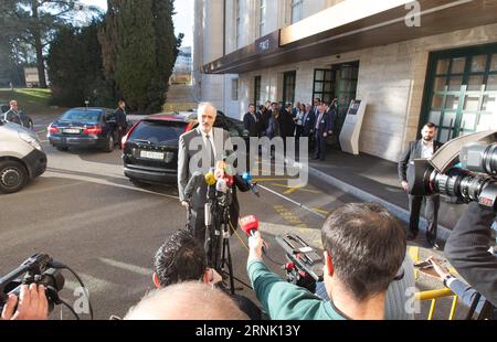 Syrien-Gespräche in Genf (170225) -- GENÈVE, 25 février 2017 -- l’ambassadeur syrien aux Nations Unies et chef de la délégation gouvernementale, Bachar al-Jaafari (C), s’adresse aux médias à son arrivée pour une réunion de pourparlers de paix intra-syriens avec l’envoyé spécial des Nations Unies pour la Syrie, Staffan de Mistura, au Palais des Nations à Genève, en Suisse, le 25 février 2017. La dernière série de pourparlers de paix intra-syriens médités par l'ONU est entrée dans la troisième journée à Genève samedi alors que l'envoyé spécial des Nations Unies pour la Syrie Staffan de Mistura a tenu une réunion avec la délégation du gouvernement syrien. (WTC) SUISSE-GENÈVE-ONU-SYRIE POURPARLERS DE PAIX XUXJINQ Banque D'Images