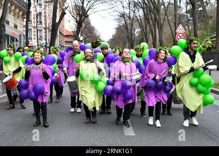 (170226) -- PARIS, le 26 février 2017 -- les révélateurs assistent au Carnaval de Paris 2017 à Paris, France, le 26 février 2017.) FRANCE-PARIS-2017 CARNAVAL DE PARIS ChenxYichen PUBLICATIONxNOTxINxCHN Paris février 26 2017 Revelle participer au Carnaval de Paris 2017 à Paris France LE 26 2017 février France Paris 2017 Carnaval de Paris ChenxYichen PUBLICATIONxNOTxINxCHN Banque D'Images