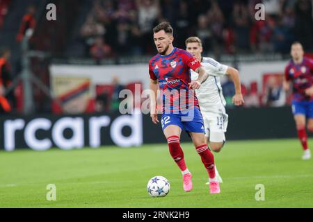 Kopenhaga, Danemark. 30 août 2023. Deian Sorescu de Rakow Czestochowa a assisté à l'action de l'inn lors du match de football Eliminations UEFA Champions League 2023/2024 entre le FC Copenhague et Rakow Czestochowa au Parken Stadium. Score final ; FC Copenhague 1:1 Rakow Czestochowa. Crédit : SOPA Images Limited/Alamy Live News Banque D'Images