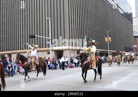 (170305) -- HOUSTON, le 4 mars 2017 -- les cow-boys participent à la Houston Rodeo Parade à Houston, États-Unis, le 4 mars 2017.) (zw) U.S.-HOUSTON-RODEO PARADE ZhangxYongxing PUBLICATIONxNOTxINxCHN Houston Mars 4 2017 les cow-boys prennent part à la Houston Rodeo Parade à Houston États-Unis Mars 4 2017 ZW U S Houston Rodeo Parade ZhangxYongxing PUBLICATIONxNOTxINxCHN Banque D'Images