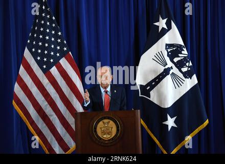 (170307) -- WASHINGTON, le 7 mars 2017 -- le secrétaire américain au Commerce Wilbur Ross fait une annonce sur les règlements entre les autorités américaines et le fabricant chinois d'équipements de télécommunications ZTE Corp. à Washington D.C., aux États-Unis, le 7 mars 2017. Le fabricant chinois d'équipements de télécommunications ZTE Corp. a déclaré mardi qu'il avait conclu des accords avec les autorités américaines sur les contrôles des exportations américaines et les frais de sanctions. États-Unis-WASHINGTON D.C.-CHINE-ZTE-VIOLATION D'EXPORTATION ACCUSATIONS-RÈGLEMENTS YinxBogu PUBLICATIONxNOTxINxCHN Washington Mars 7 2017 le secrétaire d'État au Commerce Wilbur Ross fait UNE ANNONCE SUR LES colons Banque D'Images