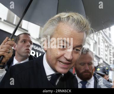 (170308) -- le 8 mars 2017 -- Geert Wilders (Front), chef du Parti populiste néerlandais de droite pour la liberté (PVV), assiste à une campagne pour les prochaines élections générales à Breda, aux pays-Bas, le 8 mars 2017. Les élections générales néerlandaises sont prévues pour le 15 mars. ) PAYS-BAS-BREDA-ELECTIONS-GEERT WILDERS-CAMPAIGN YexPingfan PUBLICATIONxNOTxINxCHN Mars 8 2017 Chef du Parti populiste néerlandais pour la liberté PVV Geert Wilders Front participe à une campagne pour les prochaines élections législatives à Breda aux pays-Bas LE 8 2017 mars les élections générales néerlandaises sont prévues Banque D'Images