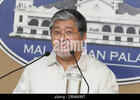 (170309) -- MANILLE, le 9 mars 2017 () -- une photo prise le 5 janvier 2017 montre Enrique Manalo assistant à un point de presse à Manille, aux Philippines. Le président philippin Rodrigo Duterte a nommé Manalo nouveau ministre des Affaires étrangères par intérim le 9 mars 2017. (/Presidential photo) (gl) PHILIPPINE-MANILA-ENRIQUE MANALO-AGISSANT FM Xinhua PUBLICATIONxNOTxINxCHN Manille Mars 9 2017 fichier photo prise LE 5 2017 janvier montre Enrique Manalo participant à un point de presse à Manille les Philippines LE président philippin Rodrigo Duterte a nommé Manalo comme nouveau ministre des Affaires étrangères par intérim LE 9 2017 mars photo présidentielle GL Phili Banque D'Images