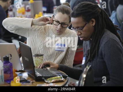 (170312) -- VANCOUVER, le 11 mars 2017 -- les gens apprennent à coder lors du 4e événement annuel HTML500 qui s'est tenu à Vancouver, Canada, le 11 mars 2017. Le HTML500 est le plus important événement d'apprentissage du codage au Canada qui visait à éduquer les gens à développer les connaissances sur la technologie informatique. )(yk) CANADA-VANCOUVER-CODE-LEARNING Liangxsen PUBLICATIONxNOTxINxCHN 170312 Vancouver Mars 11 2017 célébrités apprendre à coder au cours du 4e événement annuel Hero à Vancouver Canada Mars 11 2017 EST le plus grand événement apprendre à coder au Canada qui visait à éduquer les célébrités à CONSTRUIRE la connaissance SUR C. Banque D'Images