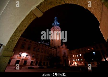 (170318) -- SALZBOURG, 18 mars 2017 -- la photo prise le 17 mars 2017 montre la vue nocturne de Salzbourg, en Autriche. )(gj) AUSTRIA-SALZBURG-NIGHT VIEW GongxBing PUBLICATIONxNOTxINxCHN Salzbourg mars 18 2017 la photo prise LE 17 2017 mars montre la Night View of Salzburg Austria GJ Austria Salzburg Night View GongxBing PUBLICATIONxNOTxINxCHN Banque D'Images