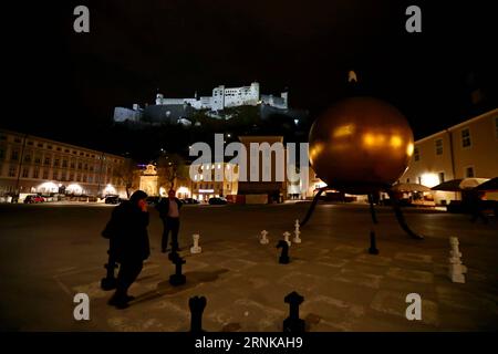 (170318) -- SALZBOURG, 18 mars 2017 -- la photo prise le 17 mars 2017 montre la vue nocturne de Salzbourg, en Autriche. )(gj) AUSTRIA-SALZBURG-NIGHT VIEW GongxBing PUBLICATIONxNOTxINxCHN Salzbourg mars 18 2017 la photo prise LE 17 2017 mars montre la Night View of Salzburg Austria GJ Austria Salzburg Night View GongxBing PUBLICATIONxNOTxINxCHN Banque D'Images