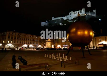 (170318) -- SALZBOURG, 18 mars 2017 -- la photo prise le 17 mars 2017 montre la vue nocturne de Salzbourg, en Autriche. )(gj) AUSTRIA-SALZBURG-NIGHT VIEW GongxBing PUBLICATIONxNOTxINxCHN Salzbourg mars 18 2017 la photo prise LE 17 2017 mars montre la Night View of Salzburg Austria GJ Austria Salzburg Night View GongxBing PUBLICATIONxNOTxINxCHN Banque D'Images