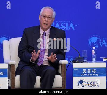 (170325) -- BOAO, le 25 mars 2017 -- Goh Chok Tong, ministre émérite de Singapour, prononce une allocution à la séance plénière de Globalization & Free Trade : The Asian Perspectives lors de la conférence annuelle du Forum Boao pour l Asie 2017 à Boao, dans la province de Hainan du sud de la Chine, le 25 mars 2017.) (Ry) CHINA-BOAO FORUM FOR ASIA-ANNUAL CONFERENCE (CN) ZhaoxYingquan PUBLICATIONxNOTxINxCHN Boao Mars 25 2017 les ministres émérites de Singapour Goh Chok Tong prennent la parole à la session plénière de mondialisation et de libre-échange les perspectives asiatiques lors de la Conférence annuelle du Boao Forum for Asia 2017 à Boao South Banque D'Images