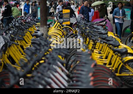 (170405) -- KUNMING, le 5 avril 2017 -- des vélos partagés sont vus à Kunming, capitale de la province du Yunnan du sud-ouest de la Chine, le 5 avril 2017. Selon un rapport de BigData Research basé à Pékin, à la fin de 2016, il y avait 18,86 millions d'utilisateurs de vélos partagés, et ce nombre devrait augmenter à 50 millions d'ici la fin de cette année. (Yxb) CHINA-KUNMING-SHARED BICYCLE (CN) HuxChao PUBLICATIONxNOTxINxCHN Kunming avril 5 2017 les vélos partagés sont des lacs à Kunming capitale du sud-ouest de la Chine S Yunnan province avril 5 2017 selon un rapport de Beijing Based Research by the fin de 20 Banque D'Images