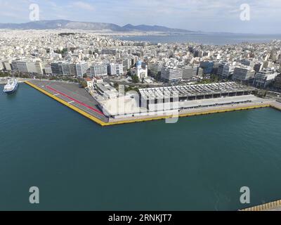 (170406) -- ATHÈNES, 6 avril 2017 -- une photo prise le 30 mars 2017 montre une partie du port du Pirée en Grèce. En Chine, COSCO (China Ocean Shipping Group Company) a acquis une participation majoritaire dans l Autorité portuaire du Pirée par l intermédiaire de la Bourse d Athènes en avril 2016. (rh) GRÈCE-ATHÈNES-PIRÉE PORT ChenxJiangxuan PUBLICATIONxNOTxINxCHN Athènes avril 6 2017 une photo prise LE 30 2017 mars montre une partie du port du Pirée en Grèce China S Cosco China Ocean Shipping Group Company a acquis une participation majoritaire dans Pirée Port Authority par le biais de la Bourse d'Athènes en avril 2016 RH Grèce Athens Pira Banque D'Images