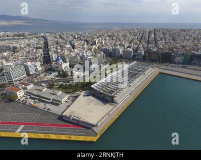 (170406) -- ATHÈNES, 6 avril 2017 -- une photo prise le 30 mars 2017 montre une partie du port du Pirée en Grèce. En Chine, COSCO (China Ocean Shipping Group Company) a acquis une participation majoritaire dans l Autorité portuaire du Pirée par l intermédiaire de la Bourse d Athènes en avril 2016. (rh) GRÈCE-ATHÈNES-PIRÉE PORT ChenxJiangxuan PUBLICATIONxNOTxINxCHN Athènes avril 6 2017 une photo prise LE 30 2017 mars montre une partie du port du Pirée en Grèce China S Cosco China Ocean Shipping Group Company a acquis une participation majoritaire dans Pirée Port Authority par le biais de la Bourse d'Athènes en avril 2016 RH Grèce Athens Pira Banque D'Images