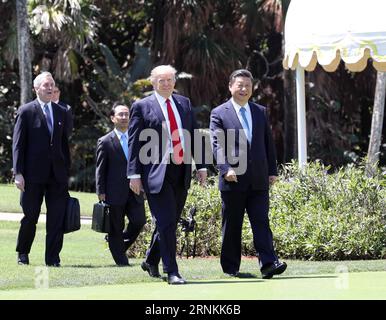 (170407) -- MAR-A-LAGO, 7 avril 2017 -- le président chinois Xi Jinping (R, Front) et son homologue américain Donald Trump (L, Front) se promènent pour discuter plus avant des questions de coopération bilatérale dans la station balnéaire de Mar-a-Lago en Floride, aux États-Unis, le 7 avril 2017. Les deux dirigeants ont tenu leur deuxième série de pourparlers ici vendredi. ) (wf) États-Unis-CHINE-XI JINPING-TRUMP-TALKS LiuxWeibing PUBLICATIONxNOTxINxCHN Mar a Lago avril 7 2017 le président chinois Xi Jinping r Front et son U S part Donald Trump l Front se promènent pour discuter plus avant des questions de coopération bilatérale dans le Mar a Lago Resort en Floride Banque D'Images