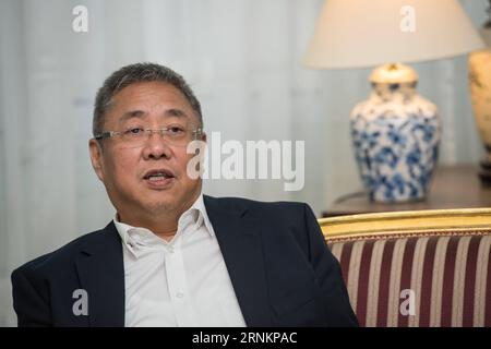 (170415) -- LE CAIRE, le 15 avril 2017 -- Gong Xiaosheng, envoyé spécial de la Chine pour les affaires du Moyen-Orient, reçoit une interview de Xinhua lors de sa visite au Caire, capitale de l'Égypte, le 14 avril 2017. L Initiative de la ceinture et de la route pourrait devenir la contribution la plus importante de la Chine au processus de paix au Moyen-Orient, a déclaré vendredi Gong Xiaosheng. (YY) EGYPTE-CAIRE-ENVOYÉ CHINOIS-INTERVIEW mengxtao PUBLICATIONxNOTxINxCHN le Caire avril 15 2017 Gong Xiao Sheng l'envoyé spécial de la Chine POUR les affaires du Moyen-Orient reçoit une interview avec XINHUA lors de sa visite au Caire capitale de l'Egypte avril 14 2017 la ceinture et R. Banque D'Images