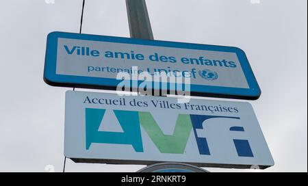 Bordeaux , France - 08 28 2023 : marque de texte et de logo de l'unicef dans le panneau d'entrée de la ville de l'organisation internationale Fondation des nations unies pour les enfants Banque D'Images