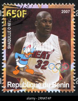 BÉNIN - CIRCA 2007 : timbre imprimé par le Bénin, montrant Shaquille ONeal, Disney Caharacter et anneaux olympiques, circa 2007 Banque D'Images