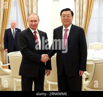 (170421) -- MOSCOU, le 21 avril 2017 -- Zhang Dejiang, président du Comité permanent du Congrès populaire national de Chine (APN), rencontre le président russe Vladimir Poutine, à Moscou, capitale de la Russie, le 19 avril 2017. (Lb) RUSSIE-CHINE-ZHANG DEJIANG-VISIT LiuxWeibing PUBLICATIONxNOTxINxCHN Moscou avril 21 2017 Zhang Dejiang Président du Comité Thing du Congrès national des célébrités S de Chine rencontre le président russe Vladimir Poutine à Moscou capitale russe avril 19 2017 LB Russie Chine Zhang Dejiang Visit LiuxWeibing PUBLICATIONxNOTxINxCHN Banque D'Images