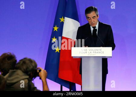 (170423) -- PARIS, 23 avril 2017 -- François Fillon, candidat à la présidence du parti républicain (les Républicains), prononce un discours lors d'un rassemblement après le premier tour de l'élection présidentielle française à Paris, France, le 23 avril 2017. Le candidat conservateur de droite et ancien Premier ministre François Fillon a concédé sa défaite dimanche soir, et a juré de voter pour Macron au second tour le 7 mai. FRANCE-PARIS-ÉLECTION PRÉSIDENTIELLE-PREMIER TOUR-FILLON NicolasxZeitoun PUBLICATIONxNOTxINxCHN Paris avril 23 2017 François Fillon le Parti républicain les Républicains candidat à la présidence délivre un Banque D'Images