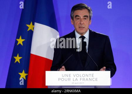 (170423) -- PARIS, 23 avril 2017 -- François Fillon, candidat à la présidence du parti républicain (les Républicains), prononce un discours lors d'un rassemblement après le premier tour de l'élection présidentielle française à Paris, France, le 23 avril 2017. Le candidat conservateur de droite et ancien Premier ministre François Fillon a concédé sa défaite dimanche soir, et a juré de voter pour Macron au second tour le 7 mai. FRANCE-PARIS-ÉLECTION PRÉSIDENTIELLE-PREMIER TOUR-FILLON NICOLASXZEITOUN PUBLICATIONXNOTXINXCHN Banque D'Images