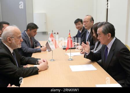 (170424) -- ATHÈNES, le 24 avril 2017 -- le ministre chinois des Affaires étrangères Wang Yi (1e R) rencontre son homologue irakien Ibrahim al-Jaafari (1e L) en marge du Forum sur la civilisation antique qui se tient à Athènes, Grèce, le 24 avril 2017.) (Zjy) GREECE-ATHENS-CHINA-IRAQ-FM-MEETING MariosxLolos PUBLICATIONxNOTxINxCHN Athènes avril 24 2017 les ministres chinois des Affaires étrangères Wang Yi 1e r rencontrent sa partie irakienne Ibrahim Al Jaafari 1e l SUR la ligne de côte du Forum SUR la civilisation antique en cours à Athènes Grèce avril 24 2017 zjy Grèce Athènes Chine Irak Réunion MariosxLolos PUBLICATIONXNOTxNOTxNotin Banque D'Images