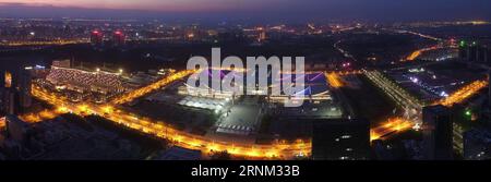 (170505) -- URUMQI, 5 mai 2017 -- une photo prise le 17 septembre 2016 montre une scène nocturne du centre international des expositions à Urumqi, capitale de la région autonome ouïgoure du Xinjiang du nord-ouest de la Chine. )(mcg) CHINA-URUMQI-SCENERY (CN) JiangxWenyao PUBLICATIONxNOTxINxCHN Urumqi Mai 5 2017 photo prise LE 17 2016 septembre montre scène de nuit du Centre international d'exposition à Urumqi capitale du nord-ouest de la Chine S Xinjiang Uygur région autonome mcg Chine Urumqi Scendre CN JiangxWenyao PUBLICATIONxNOTxINxINxCHN Banque D'Images