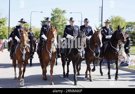 (170508) -- CHICAGO, le 8 mai 2017 -- des policiers de Chicago participent à un défilé pour commémorer les policiers qui ont sacrifié leur vie en service à Chicago, aux États-Unis, le 7 mai 2017. )(jmmn) U.S.-CHICAGO-PARADE WangxPing PUBLICATIONxNOTxINxCHN Chicago 8 2017 mai Chicago les policiers de Chicago participent à un défilé pour commémorer les policiers qui ont sacrifié leur vie en service à Chicago les États-Unis LE 7 2017 mai Jmmn U S Chicago Parade WangxPing PUBLICATIONxNOTxINxCHN Banque D'Images