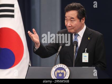 (170510) -- SÉOUL, le 10 mai 2017 -- Lee Nak-yon, gouverneur en exercice de la province de Jeolla du Sud et candidat du premier Premier ministre de l'administration Moon Jae-in, prononce une conférence de presse à la Maison Bleue à Séoul, en Corée du Sud, le 10 mai 2017. Moon Jae-in a prêté serment mercredi en tant que nouveau président sud-coréen et peu après une cérémonie inaugurale, il a nommé le nouveau Premier ministre, chef de l'agence de renseignement, chef de cabinet présidentiel et chef de la sécurité présidentielle. (gj) CORÉE DU SUD-SÉOUL-NOUVEAU PRÉSIDENT-NOMINATIONS YaoxQilin PUBLICATIONxNOTxINxCHN Séoul Mai 10 2017 Lee NAK Yo Banque D'Images