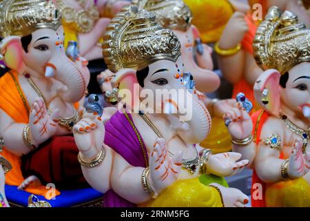 31 août 2023, Pune, Inde, idoles nouvellement faites du Dieu connu sous le nom de Ganesha ou Ganapati à vendre dans un magasin à la veille du festival de Ganesh en Inde. Banque D'Images