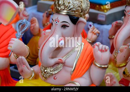 31 août 2023, Pune, Inde, idoles nouvellement faites du Dieu connu sous le nom de Ganesha ou Ganapati à vendre dans un magasin à la veille du festival de Ganesh en Inde. Banque D'Images