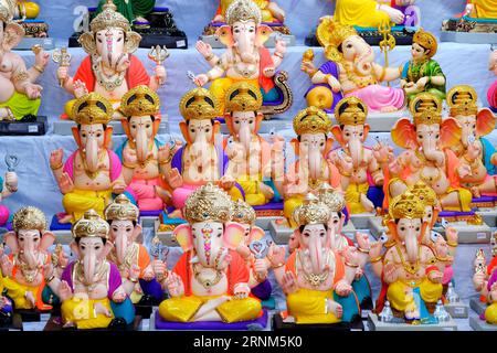 31 août 2023, Pune, Inde, idoles nouvellement faites du Dieu connu sous le nom de Ganesha ou Ganapati à vendre dans un magasin à la veille du festival de Ganesh en Inde. Banque D'Images