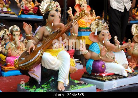 31 août 2023, Pune, Inde, idoles nouvellement faites du Dieu connu sous le nom de Ganesha ou Ganapati à vendre dans un magasin à la veille du festival de Ganesh en Inde. Banque D'Images