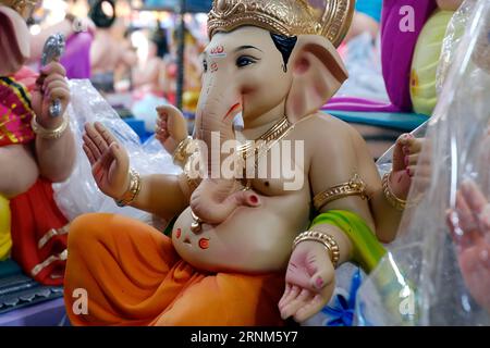 31 août 2023, Pune, Inde, idoles nouvellement faites du Dieu connu sous le nom de Ganesha ou Ganapati à vendre dans un magasin à la veille du festival de Ganesh en Inde. Banque D'Images