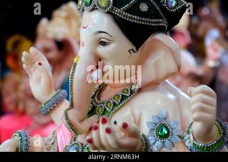 31 août 2023, Pune, Inde, idoles nouvellement faites du Dieu connu sous le nom de Ganesha ou Ganapati à vendre dans un magasin à la veille du festival de Ganesh en Inde. Banque D'Images