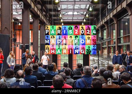 (170516) -- SAINT-DENIS, le 16 mai 2017 -- des journalistes écoutent la présentation du projet Paris 2024 à la Cité du Cinéma à Saint-Denis, France, le 15 mai 2017. la commission d'évaluation du CIO s'est rendue lundi dans certains des lieux de Paris 2024, suivie d'une visite des médias. (SP)FRANCE-SAINT-DENIS-2024 OLYMPIC BID-MEDIA TOUR ChenxYichen PUBLICATIONxNOTxINxCHN Saint Denis Mai 16 2017 journalistes listes à la PRÉSENTATION du projet Paris 2024 AU Cité You Cinema à Saint Denis France LE 15 2017 mai, la commission d'évaluation du CIO a visité certains des sites de Paris 2024 lundi a suivi ce qui m'a suivi Banque D'Images