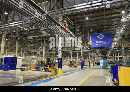 (170520) -- NEW YORK, 20 mai 2017 -- une photo prise le 7 octobre 2016 montre la nouvelle usine de Fuyao Glass America à Moraine, Ohio, aux États-Unis. Fuyao est l'un des plus grands fabricants de verre automobile au monde et détient une part de marché de 22 % aux États-Unis. Son investissement dans Moraine est le plus important investissement chinois de l'histoire de l'Ohio et le huitième investissement étranger direct aux États-Unis au cours de la dernière décennie. Plus de 2 000 personnes travaillent à Fuyao s près de 470 000 mètres carrés usine de fabrication de verre. Investissement direct étranger (IDE) entre la Chine et les États-Unis reac Banque D'Images