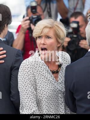 (170521) -- CANNES, 21 mai 2017 -- l'actrice Emma Thompson pose pour un photocall du film The Meyerowitz Stories lors du 70e Festival de Cannes à Cannes, France, le 21 mai 2017. )(rh) FRANCE-CANNES-70E FESTIVAL DE CANNES- LES HISTOIRES DE MEYEROWITZ -PHOTOCALL XuxJinquan PUBLICATIONxNOTxINxCHN Cannes Mai 21 2017 l'actrice Emma Thompson pose pour une photo call du film les histoires de Meyerowitz au cours du 70e Festival de Cannes à Cannes France LE 21 2017 mai RH France Cannes 70e Festival de Cannes le Meyerowitz histoires photo appel XuxJinquan PUBLICATIONxNOTxINxCHN Banque D'Images