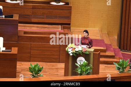 (170522) -- HANOÏ, le 22 mai 2017 -- le président de l'Assemblée nationale vietnamienne Nguyen Thi Kim Ngan prononce un discours à la cérémonie d'ouverture de la troisième session de la 14e Assemblée nationale vietnamienne à Hanoï, au Vietnam, le 22 mai 2017. Le gouvernement vietnamien est déterminé à atteindre l'objectif de 6,7 pour cent de croissance économique fixé pour cette année, a déclaré lundi le vice-premier ministre permanent vietnamien lors de la réunion de la législature supérieure du pays. Le Yanna) (jmmn) VIETNAM-HANOI-ASSEMBLÉE NATIONALE-RÉUNION TranxNguyenxDuc PUBLICATIONxNOTxINxCHN Hanoi Mai 22 2017 Président de l'Assemblée nationale vietnamienne Banque D'Images