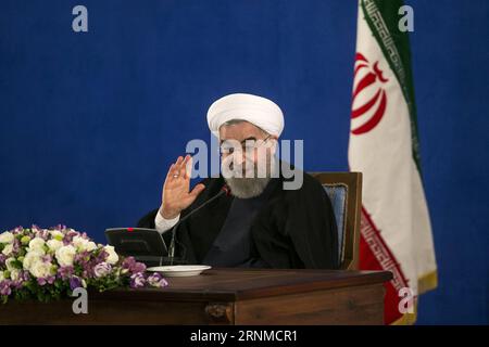 Bilder des Tages (170522) -- TÉHÉRAN, le 22 mai 2017 -- le président réélu Hassan Rouhani fait des gestes lors d'une conférence de presse à Téhéran, capitale de l'Iran, le 22 mai 2017. Le président réélu de l Iran Hassan Rouhani a déclaré lundi que les États-Unis devraient abandonner leurs politiques hostiles à l égard de la république islamique. IRAN-TÉHÉRAN-ROUHANI-États-Unis- POLITIQUES HOSTILES-ABANDON AhmadxHalabisaz PUBLICATIONxNOTxINxCHN Images la journée TÉHÉRAN 22 2017 mai Iran S Président élu Hassan Rouhani fait des gestes lors d'une conférence de presse à TÉHÉRAN capitale de l'Iran LE 22 2017 mai Iran S élu président Hass Banque D'Images