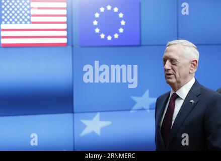 (170525) -- BRUXELLES, le 25 mai 2017 -- le secrétaire américain à la Défense James Mattis quitte le siège du Conseil européen après la réunion des dirigeants UE-États-Unis, à Bruxelles, Belgique, le 25 mai 2017. (zf) BELGIUM-BRUSSELS-eu-USA-TRUMP-MEETING YexPingfan PUBLICATIONxNOTxINxCHN Bruxelles Mai 25 2017 le secrétaire à la Défense James Mattis quitte le siège du Conseil européen après la réunion des dirigeants de l'UE USA à Bruxelles Belgique Mai 25 2017 ZF Belgium Brussels eu USA Trump Meeting YexPingfan PUBLICATIONxNOTxINxCHN Banque D'Images