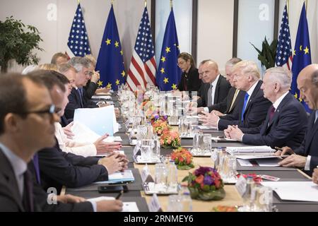 (170525) -- BRUXELLES, le 25 mai 2017 -- le président américain Donald Trump (3e R) assiste à une réunion avec les dirigeants de l'UE au siège du Conseil européen, à Bruxelles, Belgique, le 25 mai 2017. )(yk) BELGIUM-BRUSSELS-eu-USA-TRUMP-MEETING ThierryxMonasse PUBLICATIONxNOTxINxCHN Bruxelles Mai 25 2017 le président de l'U Donald Trump 3rd r participe à une réunion avec les dirigeants de l'UE AU siège du Conseil européen à Bruxelles Belgique Mai 25 2017 YK Belgique Bruxelles UE USA Trump Meeting ThierryxMonasse PUBLICATIONxNOTxINxCHN Banque D'Images