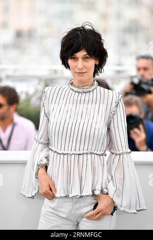 (170526) -- CANNES, le 26 mai 2017 -- l'actrice française, membre du jury, Clotilde Hesme, pose pour un photocall à Cannes, France, le 26 mai 2017. Le jury des courts métrages et Cinefondation du 70e Festival de Cannes est composé par le réalisateur roumain, scénariste, producteur Cristian Mungiu, l'actrice française Clotilde Hesme, réalisateur américain, scénariste Barry Jenkins, réalisateur singapourien, scénariste, scénariste, le producteur Eric Khoo et la réalisatrice grecque, scénariste et productrice Athina Rachel Tsangari. )(YK) FRANCE-CANNES-70E FESTIVAL DE CANNES-JURY-COURTS MÉTRAGES ET CINEFONDATION CHENXYICHEN PUBLICATIONXN Banque D'Images