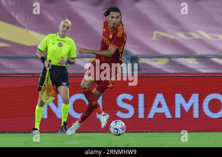 Le défenseur anglais de Roma Chris Smalling contrôle le ballon lors du match de football Serie A entre L’AS Roma et l’AC Milan. Banque D'Images