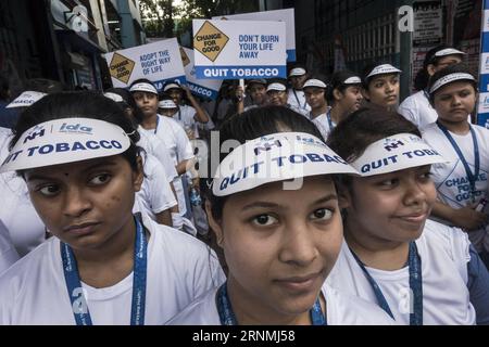 (170530) -- KOLKATA, le 30 mai 2017 -- les Indiens participent à un rassemblement anti-tabac à Kolkata, capitale de l'État indien oriental du Bengale occidental, le 30 mai 2017 pour la prochaine Journée mondiale sans tabac. (Xinhua photo/)(rh) INDIA-KOLKATA-WORLD NO TABAC DAY TumpaxMondal PUBLICATIONxNOTxINxCHN Kolkata Mai 30 2017 des célébrités indiennes participent au rassemblement anti-tabac à Kolkata capitale de l'État indien oriental WEST Bengale LE 30 2017 mai pour la prochaine Journée mondiale sans tabac XINHUA photo RH Inde Kolkata World No Tobacco Day TumpaxMondal PUBLICATIONxNOTxINxCHN Banque D'Images