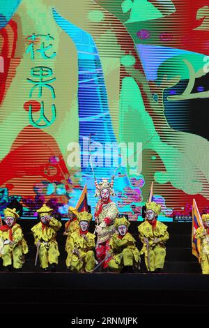 (170531) -- BEIJING, le 31 mai 2017 -- des élèves se produisent lors d'un spectacle pour célébrer la Journée internationale de l'enfance à l'école primaire Fendou à Beijing, capitale de la Chine, le 31 mai 2017.) (lfj) CHINA-INT L CHILDREN S DAY-CELEBRATIONS (CN) HouxJun PUBLICATIONxNOTxINxCHN Beijing Mai 31 2017 des élèves se produisent lors d'un spectacle pour célébrer la prochaine Journée internationale des enfants S À l'école primaire de Beijing capitale de la Chine Mai 31 2017 lfj China Int l Children S Day Celebrations CN PUBLICATIONxNOTxINxCHN Banque D'Images