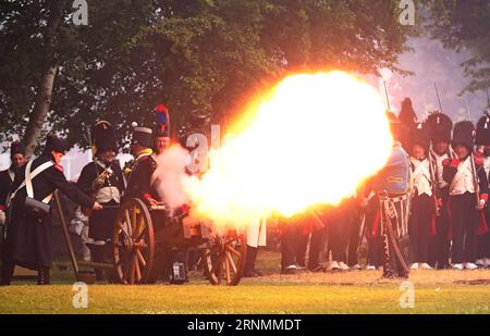 Themen der Woche - KW22 (170604) -- LIGNY, le 4 juin 2017 -- les participants participent à la reconstitution de la bataille de Ligny, à Ligny, Belgique, le 3 juin 2017. La bataille de Ligny eut lieu le 16 juin 1815 et fut la victoire finale dans la carrière militaire de Napoléon Bonaparte, dans laquelle ses troupes vainquirent une force prussienne. (zcc) BELGIQUE-LIGNY-BATTLE-RECONSTITUTION GongxBing PUBLICATIONxNOTxINxCHN Banque D'Images