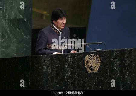 (170605) -- NATIONS UNIES, 5 juin 2017 -- le président bolivien Evo Morales s'adresse à la Conférence sur les océans au siège des Nations Unies à New York, le 5 juin 2017. Des représentants de quelque 85 pays ont assisté à la conférence de cinq jours, qui se concentrerait sur les objectifs définis dans le Programme de développement durable à l’horizon 2030, adopté par les États menber de l’ONU en 2015, ont indiqué les organisateurs. ONU-ASSEMBLÉE GÉNÉRALE-CONFÉRENCE SUR LES OCÉANS LixMuzi PUBLICATIONxNOTxINxCHN Nations Unies juin 5 2017 le Président bolivien Evo Morales s'adresse à la Conférence sur les océans AU Siège des Nations Unies à New y Banque D'Images