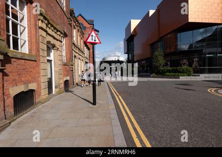 Rochdale 'Riverside' destination commerciale et de loisirs au coeur du centre-ville de Rochdale. Vue depuis la rue historique Baillie Street.Rochdale.Borough of Greate Banque D'Images