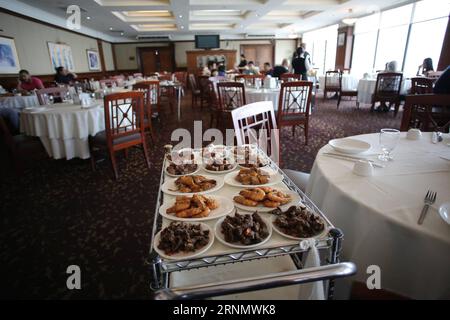 (170613) -- PANAMA CITY, 13 juin 2017 -- une photo prise le 13 mai 2015 montre des plats servis au restaurant chinois Golden Unicorn à Panama City, capitale du Panama. Le président panaméen Juan Carlos Varela a annoncé le 12 juin 2017 dans un discours télévisé que la République du Panama et la République populaire de Chine avaient établi des relations diplomatiques. (zcc) PANAMA-CHINE-RELATIONS DIPLOMATIQUES MauricioxValenzuela PUBLICATIONxNOTxINxCHN Panama City juin 13 2017 fichier photo prise LE 13 2015 mai montre des plats servis au restaurant chinois Golden Unicorn à Panama City capitale du Panama Banque D'Images