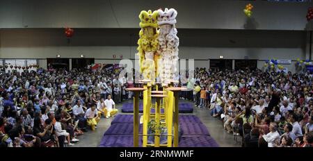 (170613) -- PANAMA CITY, 13 juin 2017 -- une photo de fichier prise le 25 janvier 2009 montre des danseurs de lions de la province du Guangdong, dans le sud de la Chine, qui se produisent lors d'une célébration du nouvel an lunaire chinois à Panama City, capitale du Panama. Le président panaméen Juan Carlos Varela a annoncé le 12 juin 2017 dans un discours télévisé que la République du Panama et la République populaire de Chine avaient établi des relations diplomatiques. (zcc) PANAMA-CHINE-RELATIONS DIPLOMATIQUES WangxPei PUBLICATIONxNOTxINxCHN Panama City juin 13 2017 fichier photo prise LE 25 2009 janvier montre des danseurs de lion du sud de la Chine S Guangdong Provi Banque D'Images