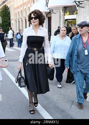 Venise, Italie. 02 septembre 2023. Venise, 80e Festival du film de Venise 2023. Jour 4 - les gens de Venise. Sur la photo : Fanny Ardant crédit : Agence photo indépendante/Alamy Live News Banque D'Images